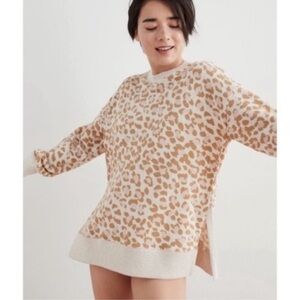 Aerie Women’s Oversized Split Hem Crewneck Sweatshirt Cheetah Print Size Small
